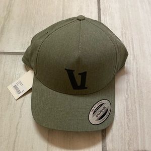 Green, Vuori Magnitude Hat - NWT